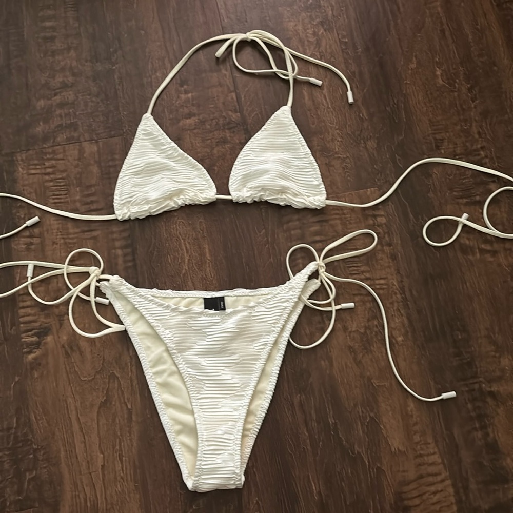 Triangl Bikini Size Small NWOT